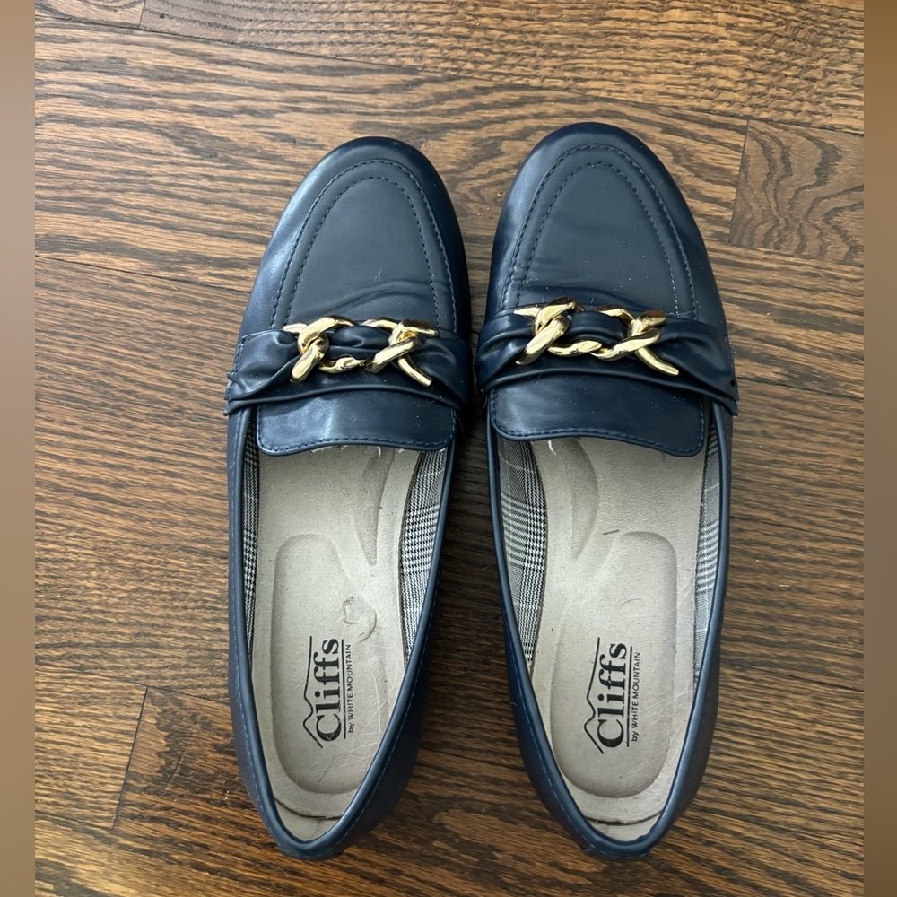 Cliffs by WHITE MOUNTAIN Navy Loafers size 9 only worn a few times
